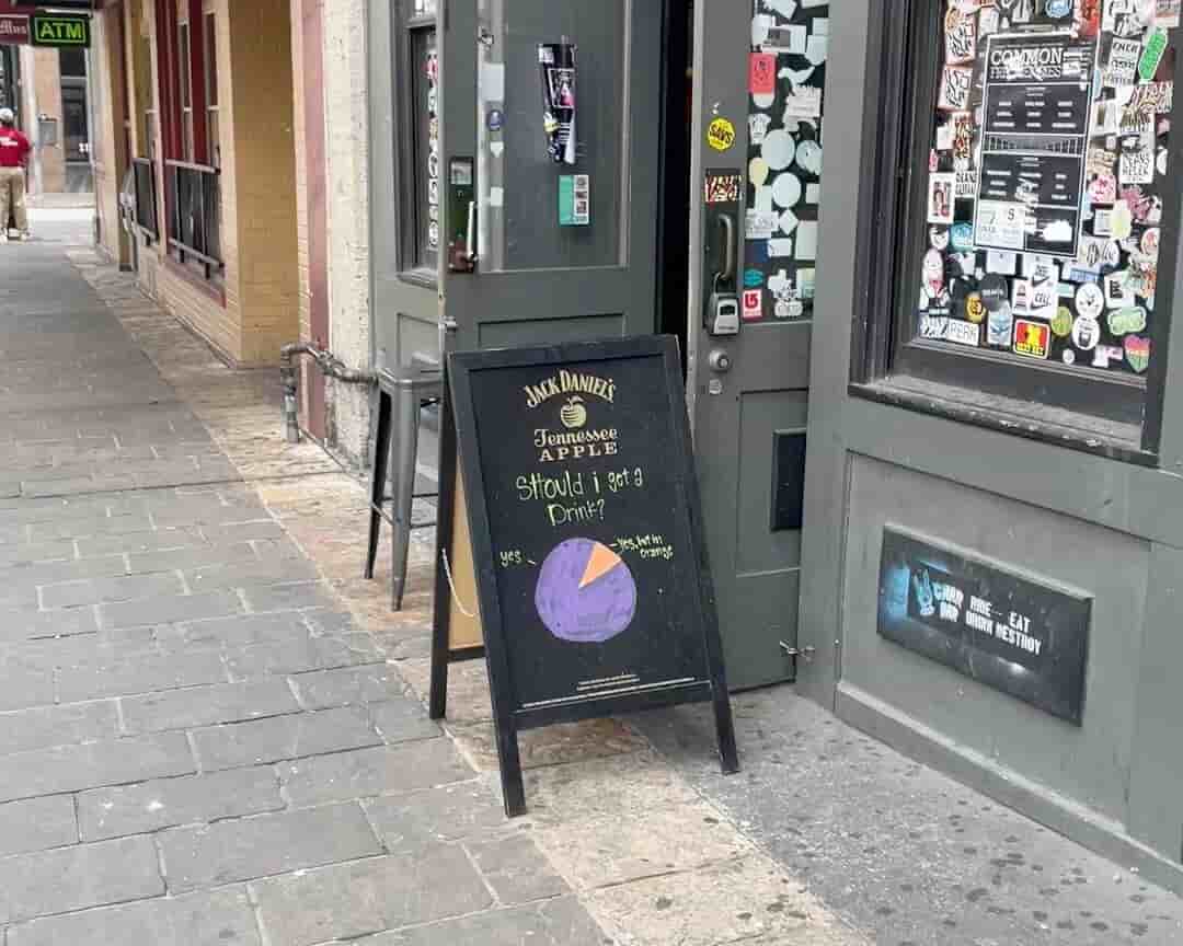 alt 1