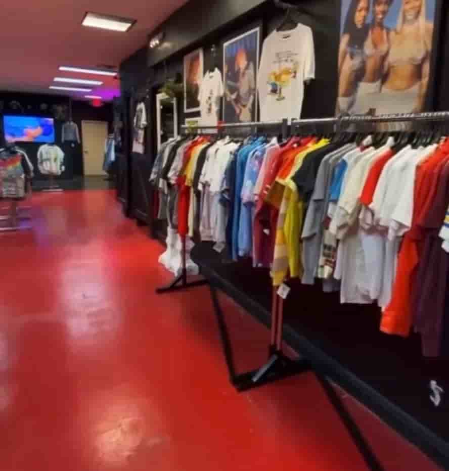 Monkies Vintage & Thrift in San Marcos 4