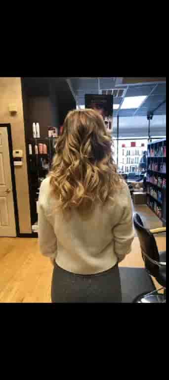 Salone Di Essenza in Austin 3