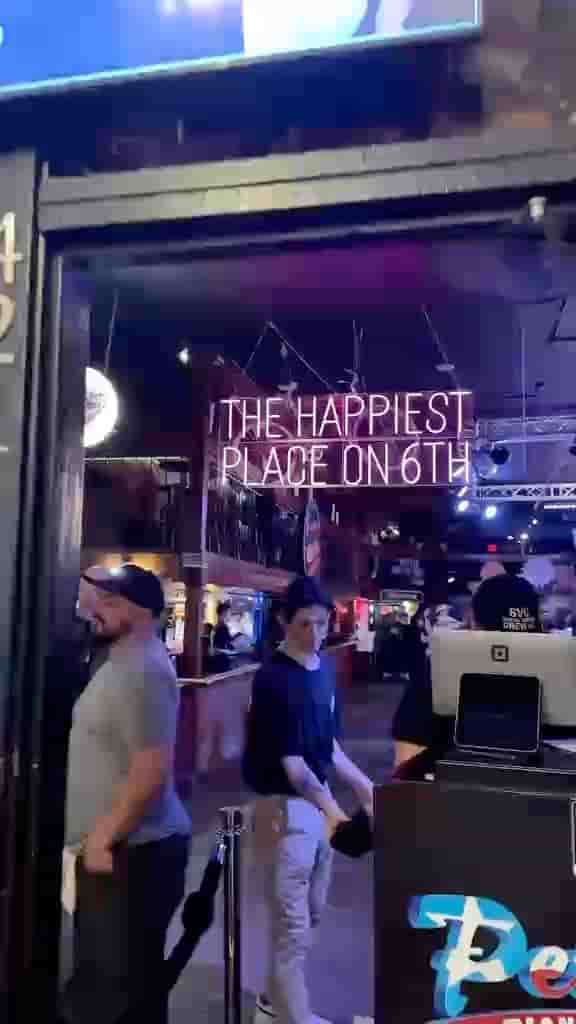 Pete's Dueling Piano Bar in Austin 4