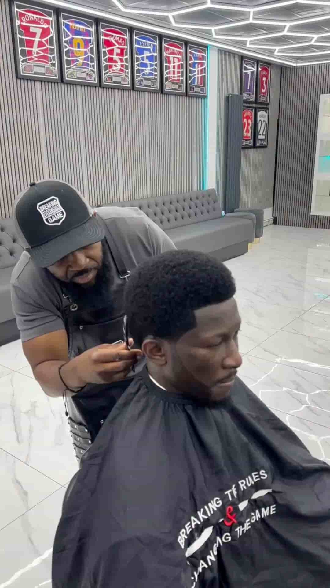 Dillingers Barber Shop in Portland 1